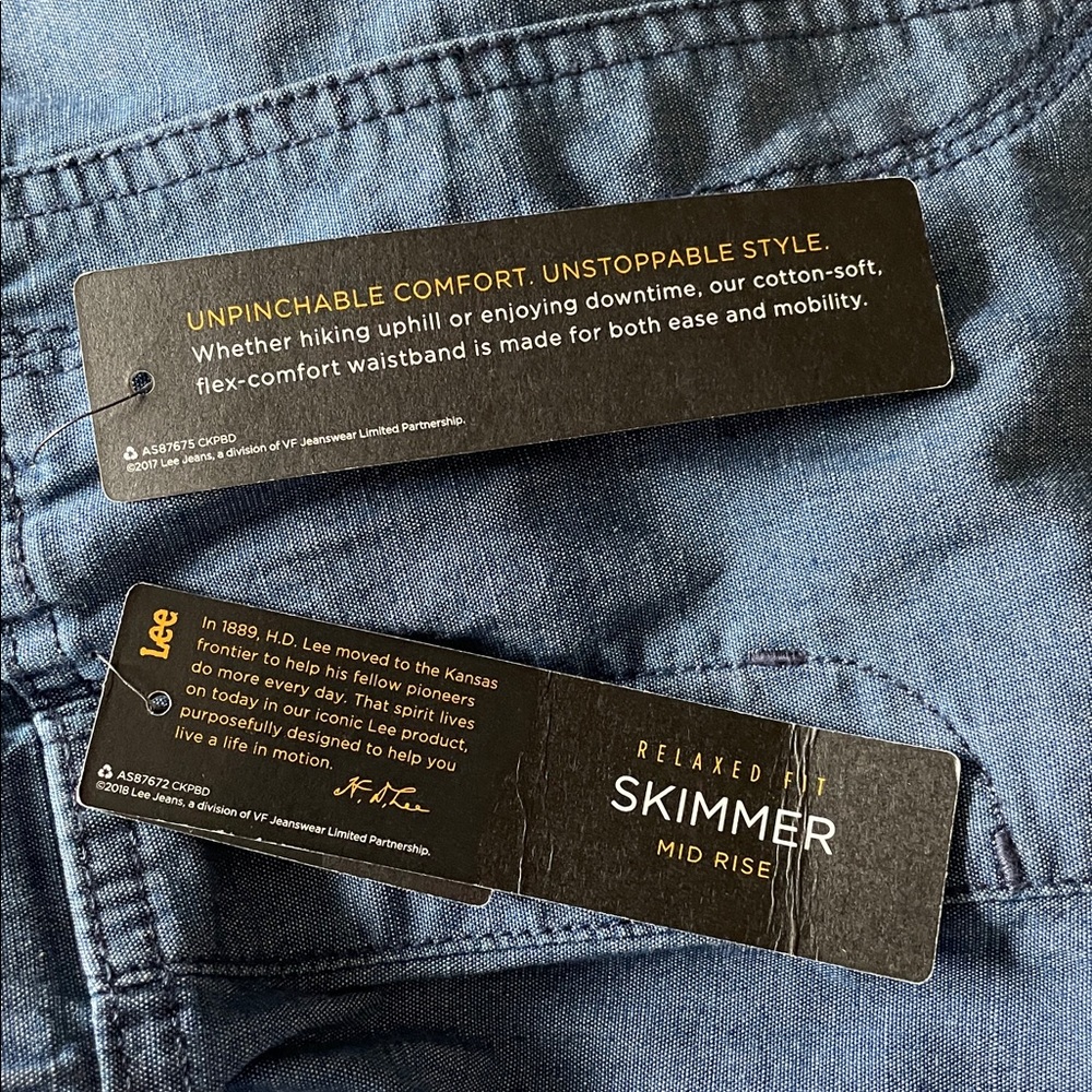 LEE Women’s Relaxed Fit SHIMMER Mid Rise Flex FLEX-To-Go Chambray Capri Pants 16 - Picture 8 of 13